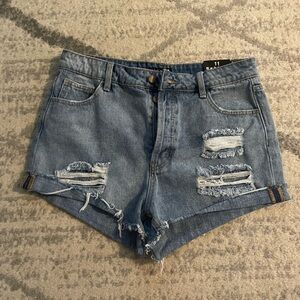 NWT Fashion Nova “Can’t Cut Me Off” Denim Shorts